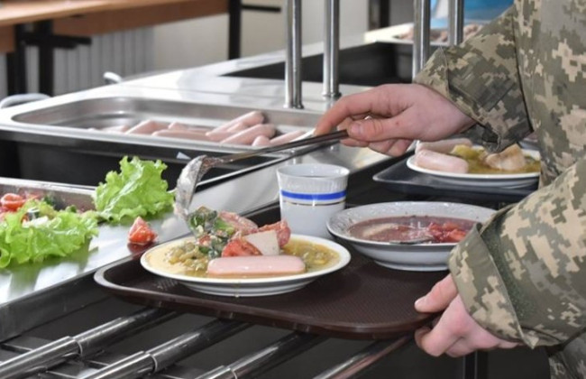 Кабмін запровадив розрахунок єдиної вартості покращеного харчування військових у лікарнях