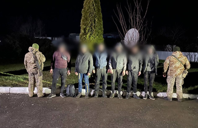 На Закарпатье задержали группу лиц, которые планировали переправиться через Тису на резиновых лодках