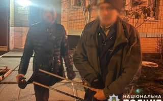 У мережі оприлюднили відео з псевдовійськовими-жебраками під ТЦ — поліція Києва відреагувала