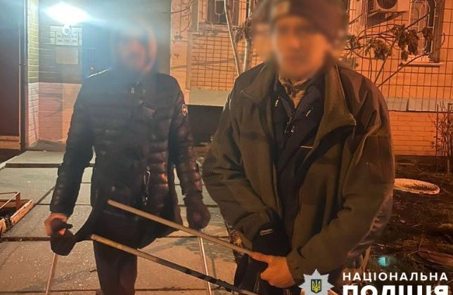 В сети обнародовали видео с псевдовоенными-попрошайками под ТЦ — полиция Киева отреагировала