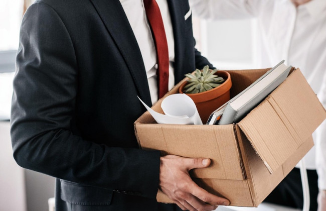 Как уволить временно нетрудоспособного работника по сокращению штата — ответ Гоструда