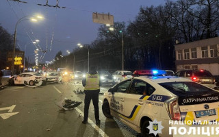 У Києві п’яний водій влаштував масштабну автотрощу, фото