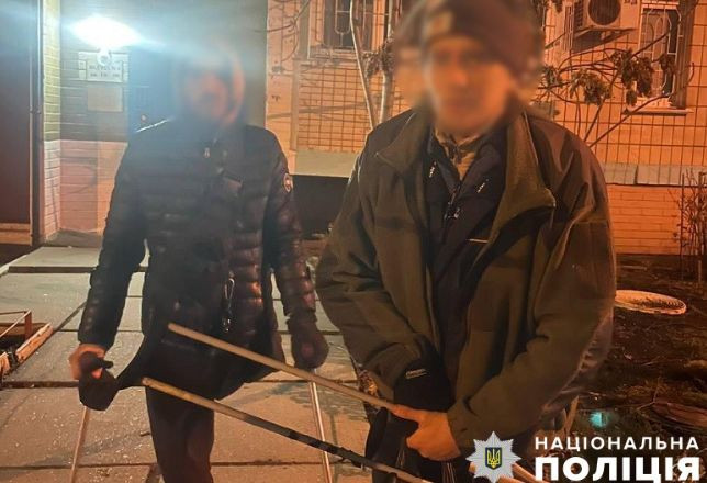 У мережі оприлюднили відео з псевдовійськовими-жебраками під ТЦ — поліція Києва відреагувала