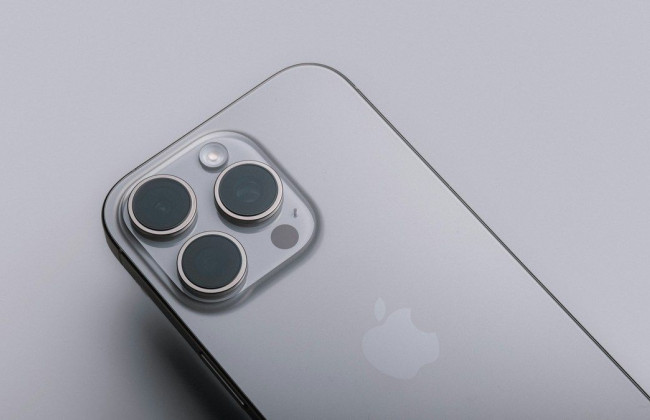 Apple стремится выпустить iPhone 18 без рамок – что известно