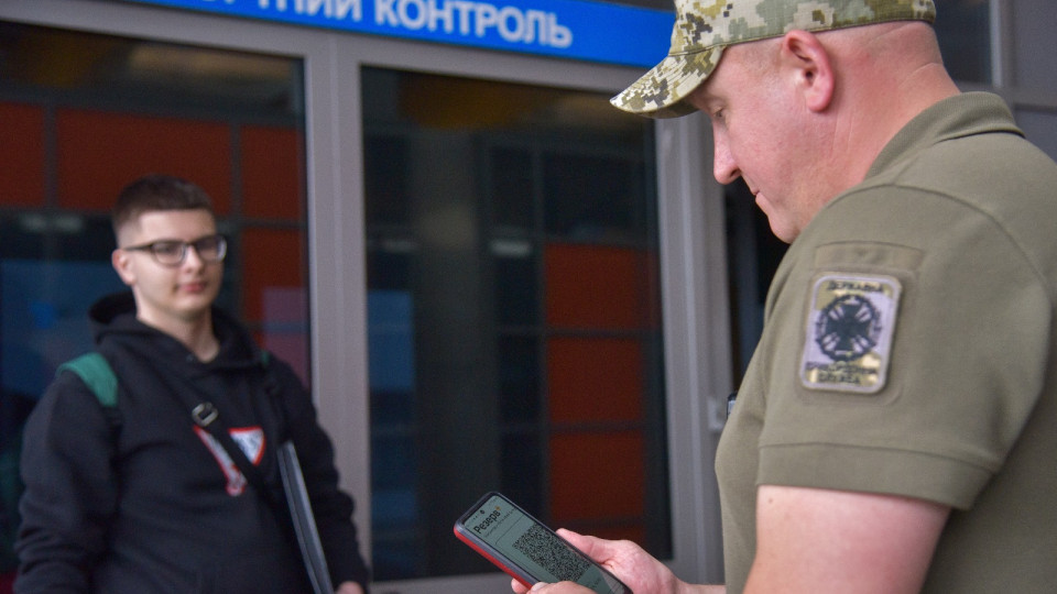 Відстрочка студенту у зв’язку з навчанням за кордоном не є підставою для зняття обмежень на виїзд з України – Верховний Суд