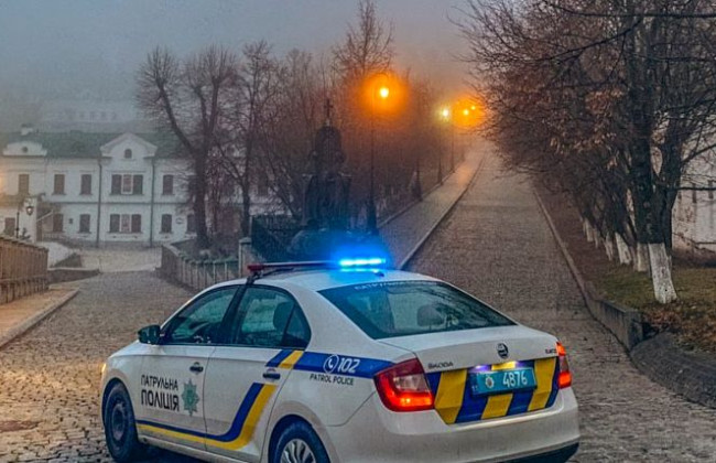 Водителям напомнили, как вести себя на дороге во время тумана