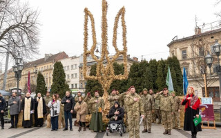 У Львові встановили найбільший тризуб з 340 дідухів