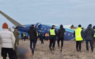 Оприлюднили відео з місця падіння літака у Казахстані