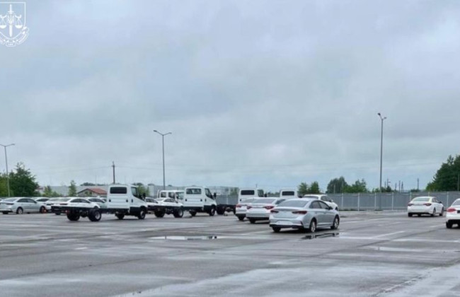 Продавали в ЕС автомобили, угнанные из автотерминала во время оккупации Киевщины — разоблачили злоумышленников