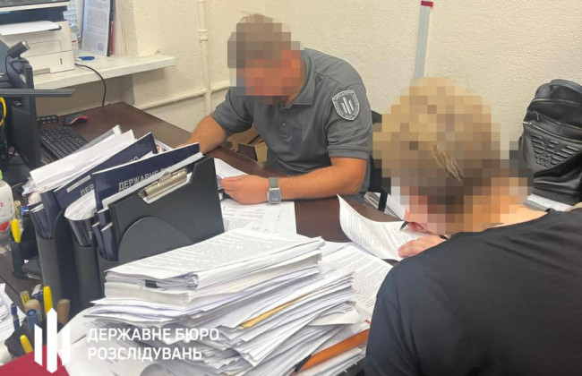 На Дніпропетровщині судитимуть фінансистку військової частини за незаконні бойові виплати на 700 тисяч гривень