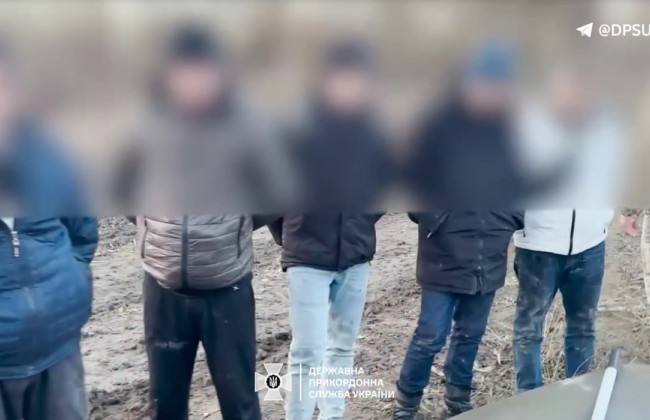 На границе с Венгрией задержали мужчин, которые скинулись по $15 тысяч на лодку, чтобы переплыть Тису