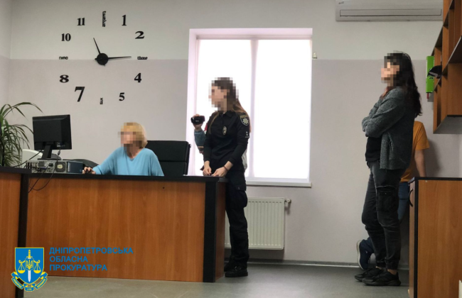 Незаконно завышала себе зарплату — сообщено о подозрении бывшему бухгалтеру ФЛП на Днепропетровщине