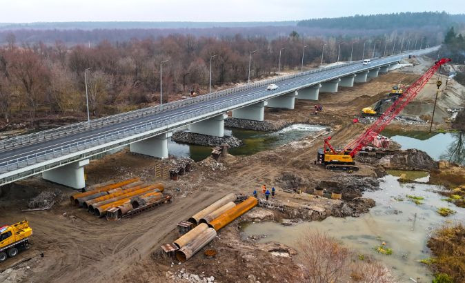 В Киевской области восстановили разрушенный войной мост, фото