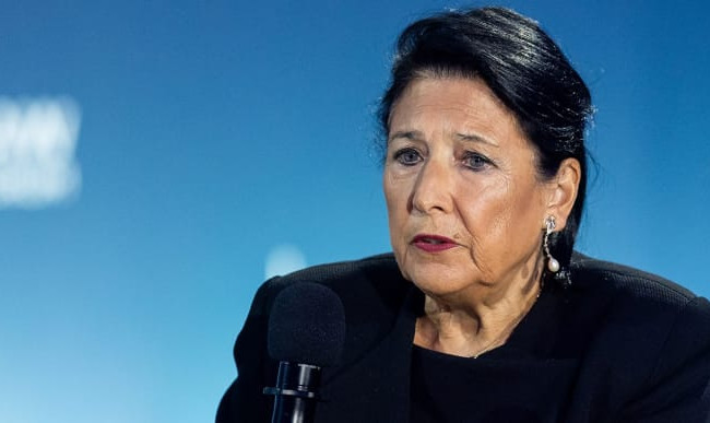 Саломе Зурабишвили заявила, что добровольно покинет президентский дворец в Грузии