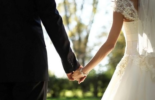 На время восстановления реестров Минюст вернулся к оформлению браков «на бумаге»