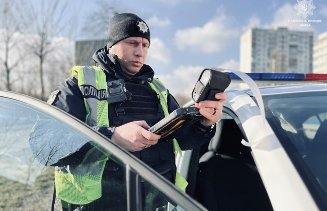 В полиции Киева напомнили без чего нельзя садиться за руль водителю, иначе – штраф