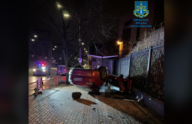 У Києві п’яна водійка Tesla вчинила смертельну ДТП під час комендантської години — жінці оголошено підозру