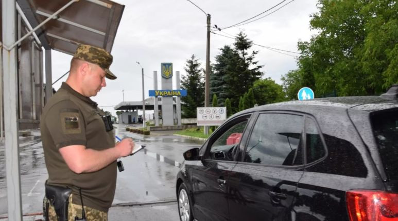 Кабмін вніс зміни до Правил перетинання державного кордону