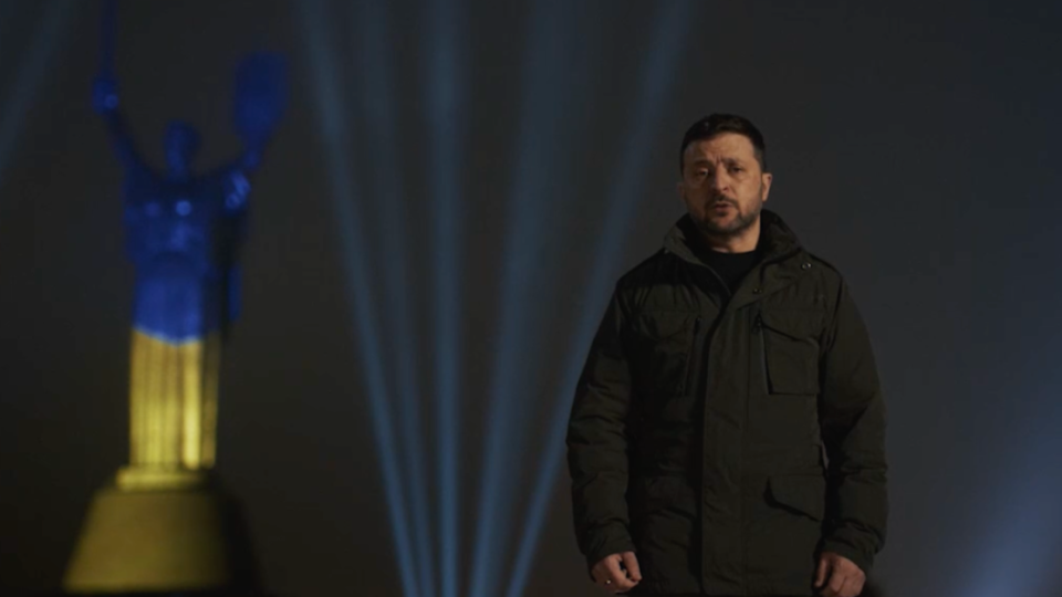 Владимир Зеленский поздравил украинцев с Новым годом, видео