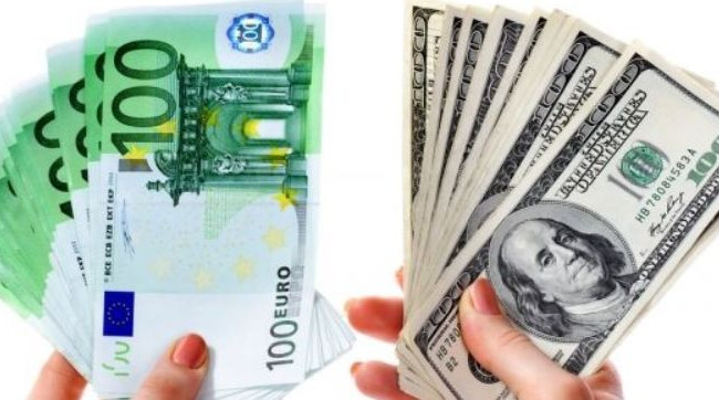 Курс евро упал до самого низкого уровня по отношению к доллару с 2022 года