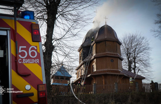 На Львовщине произошел пожар в деревянной церкви