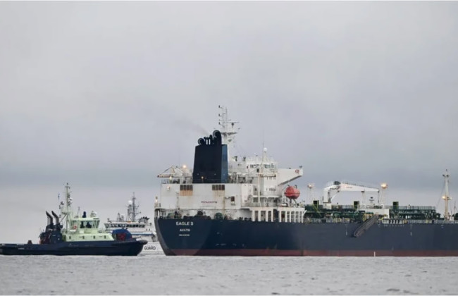 Финляндия арестовала российский нефтяной танкер из-за повреждения кабелей электропередач