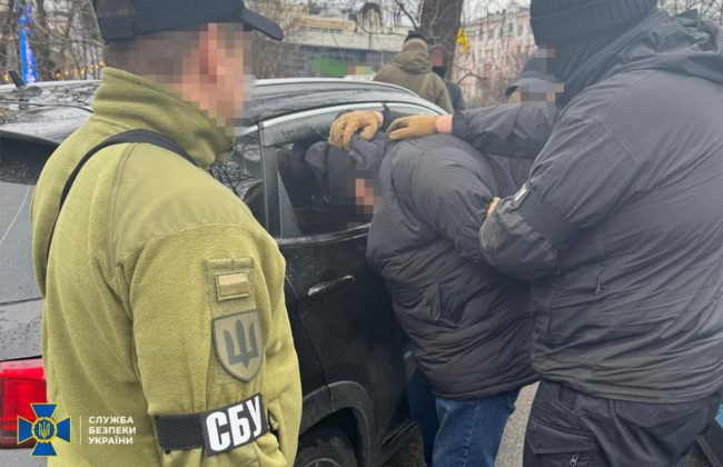 В Киеве задержали налоговика, который «аннулировал» долги за взятки