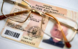 Який стаж потрібен для виходу на пенсію у 63 роки в 2025 році