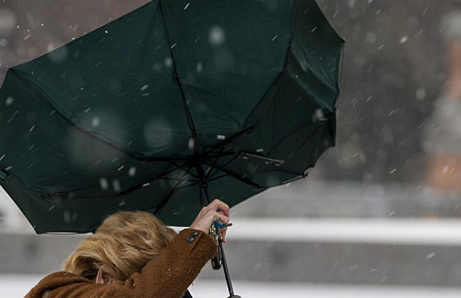 В Киеве 4 января на дорогах гололедица и небольшой снег, а днем ​​сильные порывы ветра