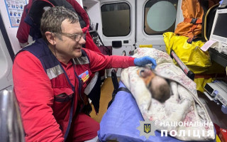 У Києві розшукують матір однорічної дитини, яку врятували із замкненої квартири