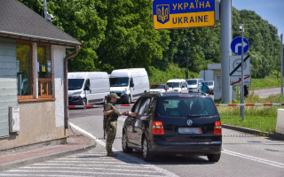 Может ли мужчина, самостоятельно воспитывающий малолетних детей, выехать с ними за границу – позиция Верховного Суда