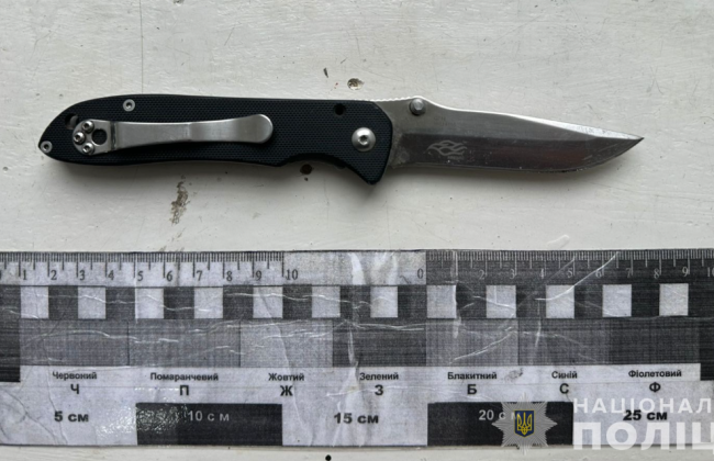 У Дніпрі чоловік відмовився надавати документи представнику ТЦК і вдарив поліцейського ножем