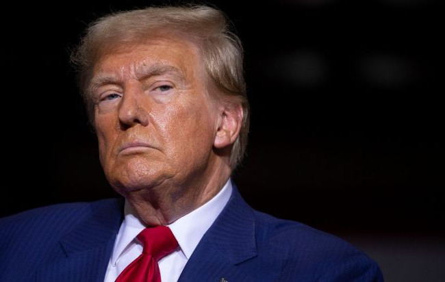 Дональд Трамп показал карту США с присоединенной Канадой