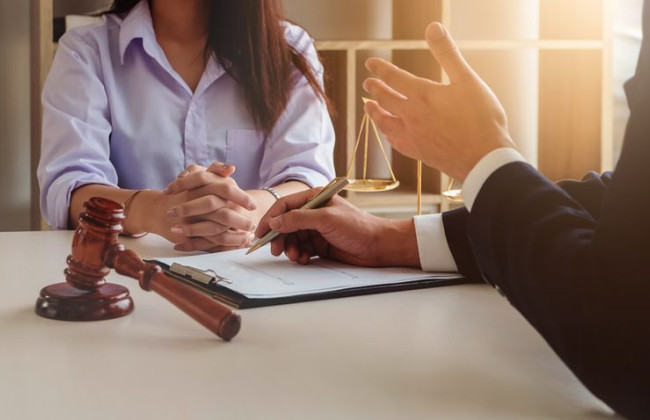 Предприятие год не выполняло решение суда о возобновлении на работе работницы и поплатилось за это