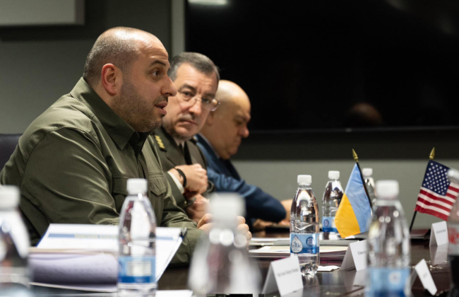 Началось заседание в формате «Рамштайн» – Рустем Умеров встретился с Ллойдом Остином