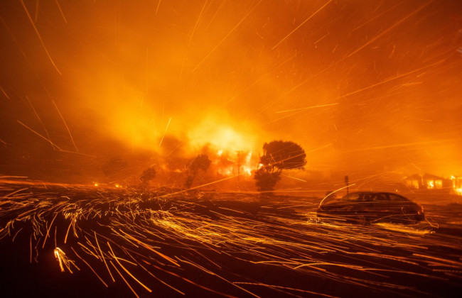 Лос-Анджелес у вогні — через потужні лісові пожежі є загиблі, оголошено режим надзвичайного стану, фото та відео