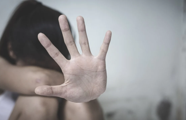 На Закарпатье судили мужчину, который систематически насиловал своих дочерей