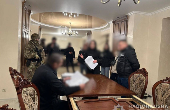 Поліція провела 600 одночасних обшуків щодо незаконного переправлення ухилянтів за кордон — підозри оголосили 45 людям