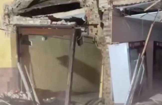 Після прориву труби у Києві обвалилася стіна будинку — опублікували відео