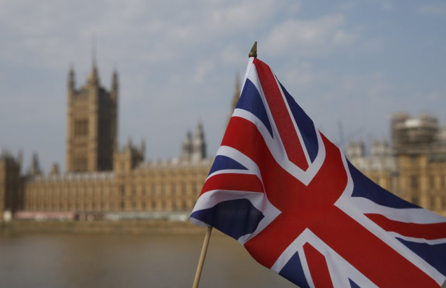 Британия впервые объявила санкции против российских нефтяных гигантов «Газпром нефть» и «Сургутнефтегаз»