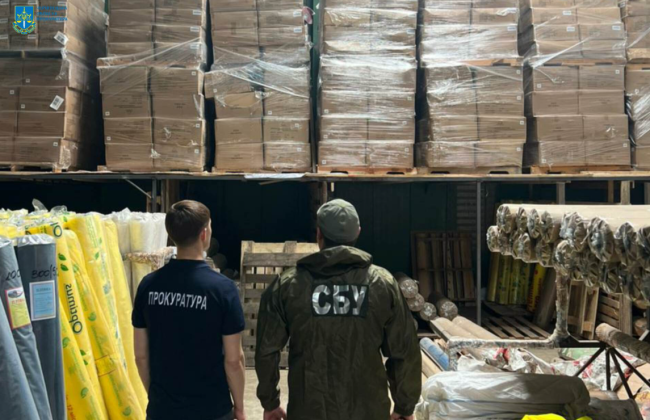 На Буковині керівників благодійних фондів засудили за продаж медичних халатів та антисептиків