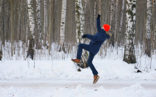 У Києві 12 січня дороги вкриє ожеледь, а вдень прогнозують мокрий сніг