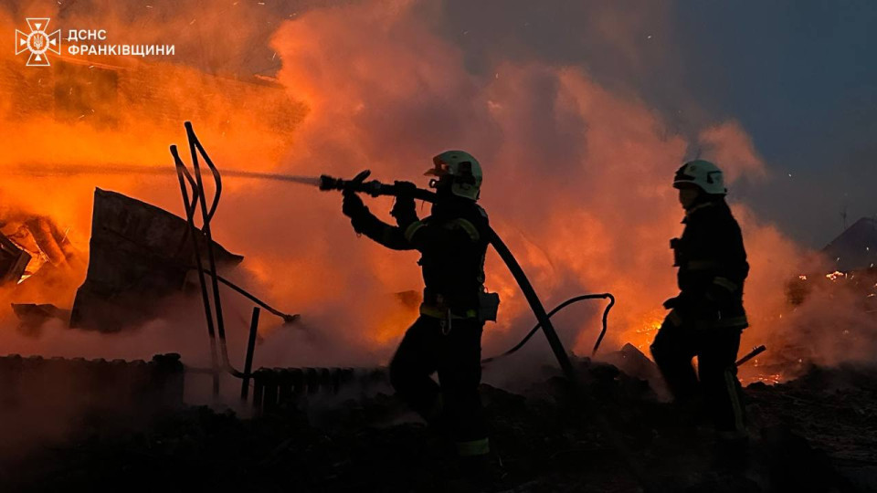 В Івано-Франківській області пожежа знищила гімназію