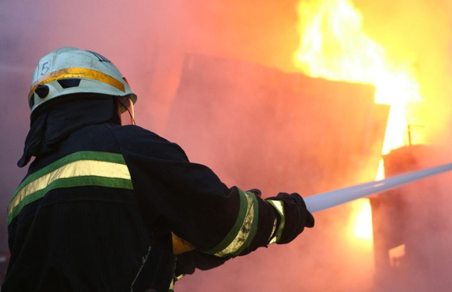 На Черкасщине из-за неисправности газовой установки баллона сгорел автомобиль, гараж и загорелся дом