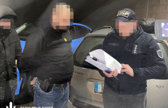 На взятке в $4500 от уклониста задержали работника Николаевского ТЦК