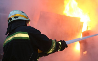На Черкащині через несправність газової установки балона згорів автомобіль, гараж та загорівся дім