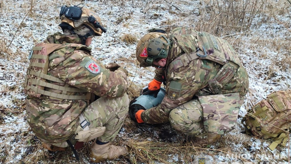 На Сумщині вибухотехніки знешкодили бойову частину російського БпЛА, фото