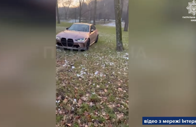 У Києві знайшли та оштрафували водія автомобіля BMW, який припаркувався на газоні