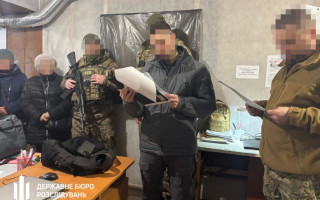 Дружина екскомбрига бригади ТРО отримала 922 тис грн винагороди за фіктивну участь у бойових діях — ДБР