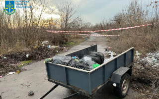 Запхала немовля у пакет і викинула у сміттєвий бак — на Черкащині 25-річну жінку підозрюють у вбивстві новонародженої дитини